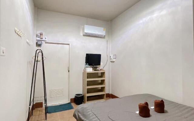 Rain Tree Cafe & Homestay