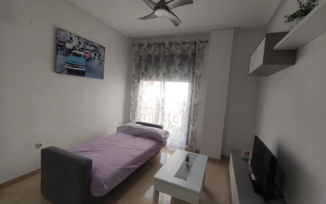 Apartamento con patio, piscina y parking privado