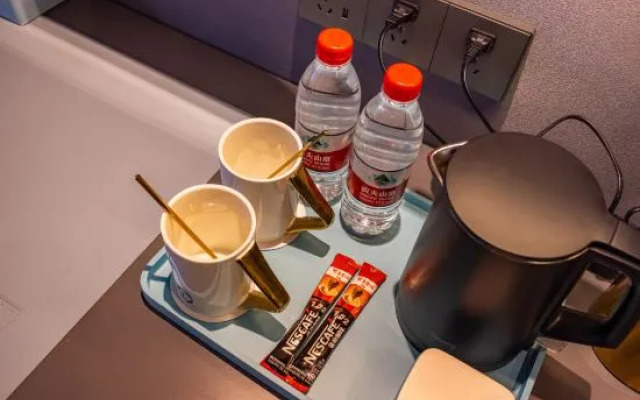 LANOU Hotel (Beijing Shilihe Subway Station Panjiayuan)