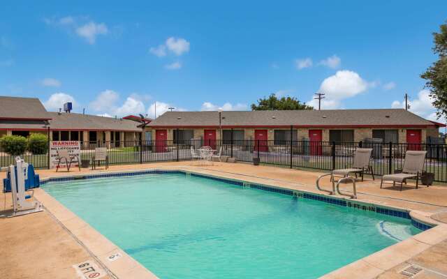 Americas Best Value Inn Lockhart
