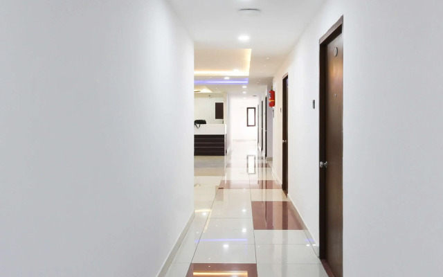 Mythri Hotel by OYO Rooms