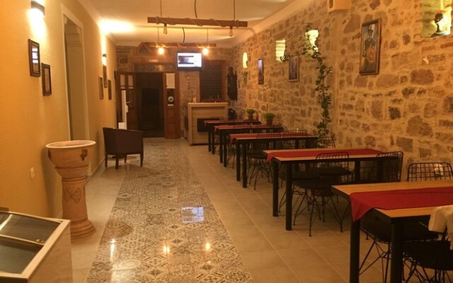 Hayat Alti Otel Ayvalik