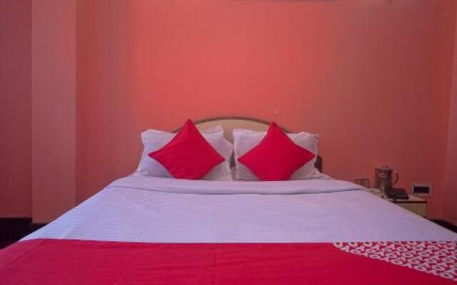 OYO 27940 Monarch Hotel