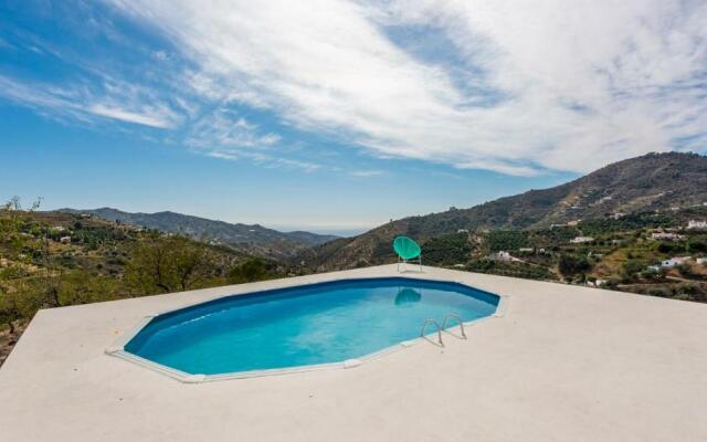 Villa Felicidad Sayalonga by Ruralidays