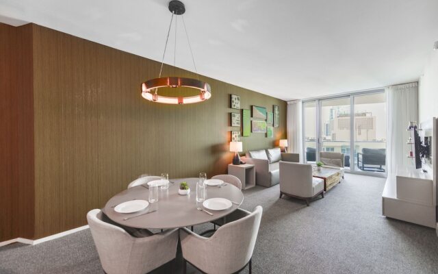 Perfect Beachfront Condo: Comfort & Luxury