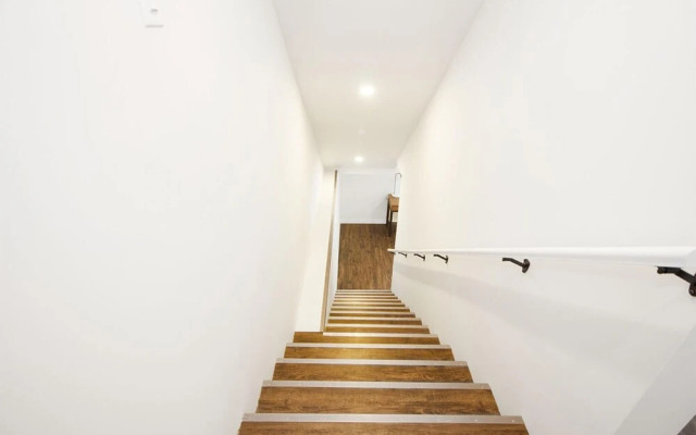 Cheerful 4 Bedrooms Duplex Unit Great Location