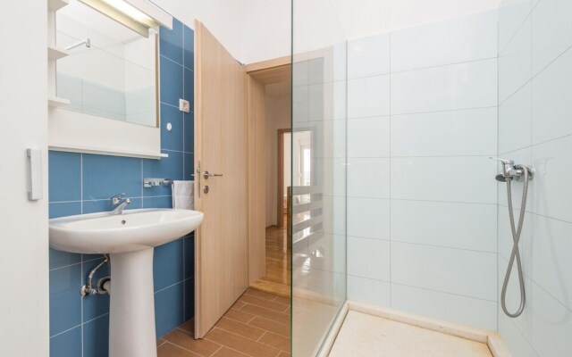 Beautiful Apartment in Maslenica With 3 Bedrooms and Wifi