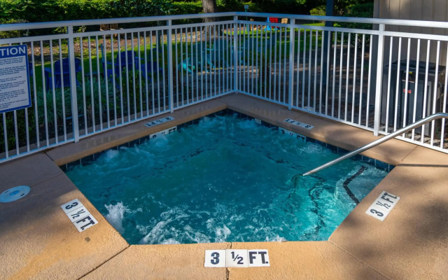 Palmera Inn and Suites