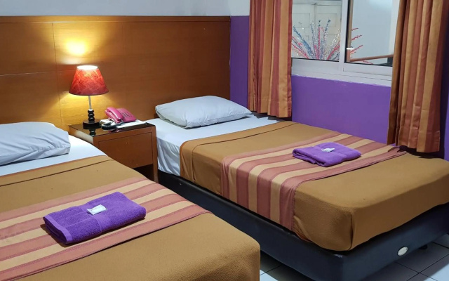 Hotel DeQur Jakarta Kota – Guest Rooms – Jakarta