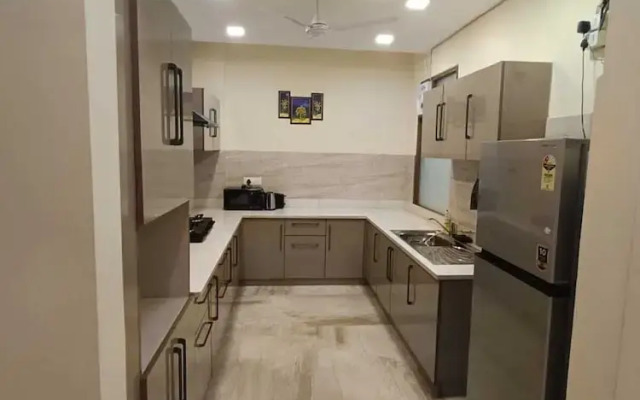 Lime Tree 3BHK Serviced Apartments DLF 5