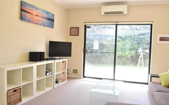 Comfortable 2 Bedroom With Serene Garden