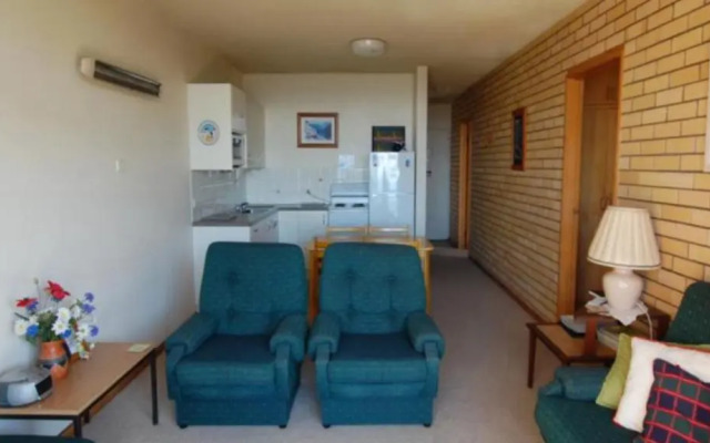 7 Flynn's Beach Apartment