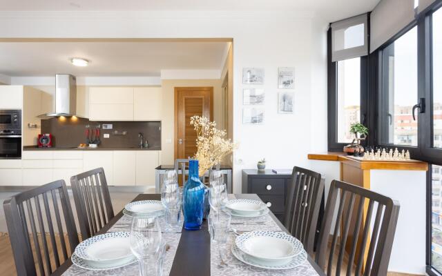 Home2Book Stunning Santa Cruz City Views