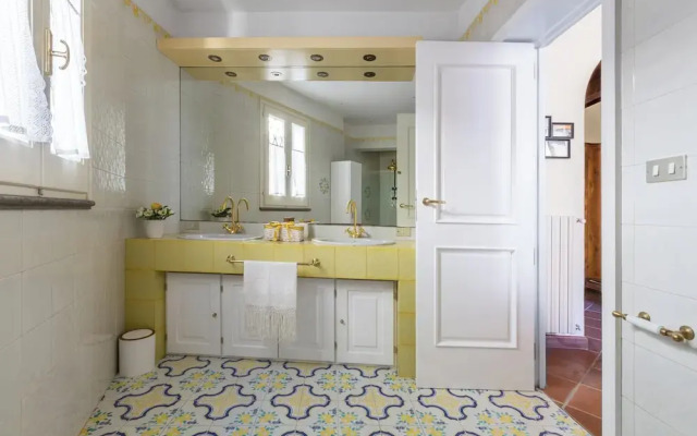 4060 La Loggia House by Barbarhouse