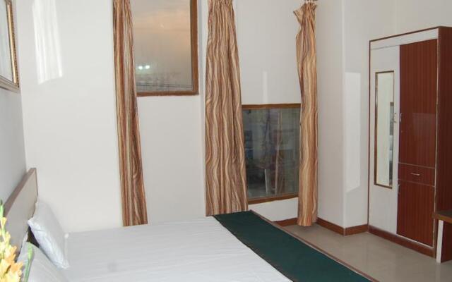 Hotel Red Inn