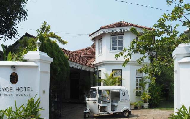Royce Boutique Hotel
