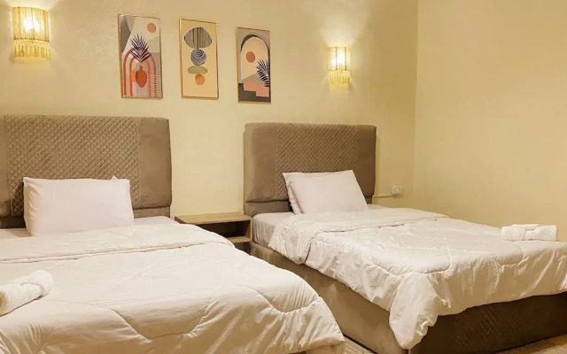 Seven Pyramids Inn