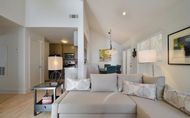 Austin Family Townhome with Yard by RedAwning