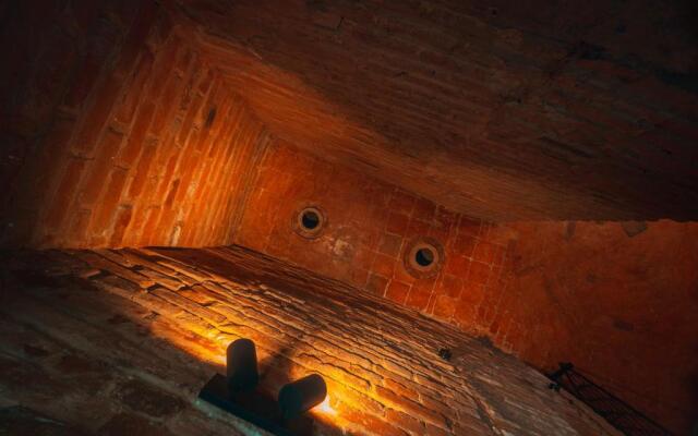 Artisan Boutique Hotel & Gallery