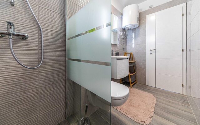 Nice Apartment in Seget Donji With Wifi and 1 Bedrooms