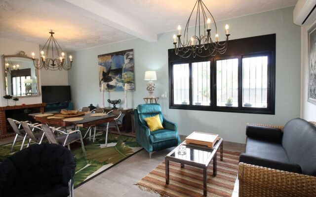 Elegant Holiday Home in Empuriabrava With Pool