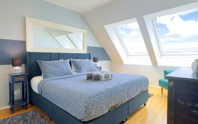 Elegant Duplex Danube Canal