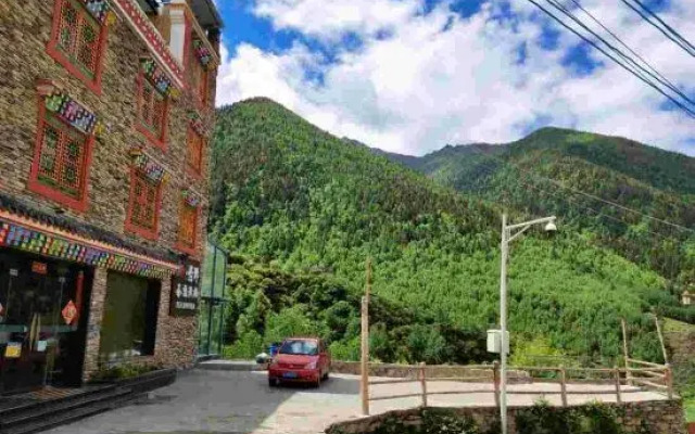 Siguniangshan Tea & Panda Hotel