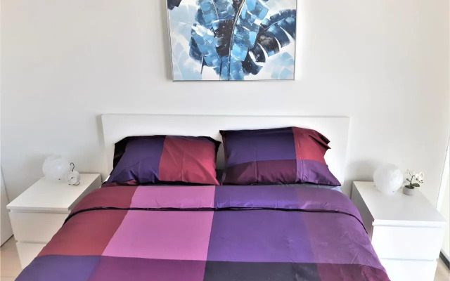 Luxury skyline condo in downtown FREE 24/7 parking