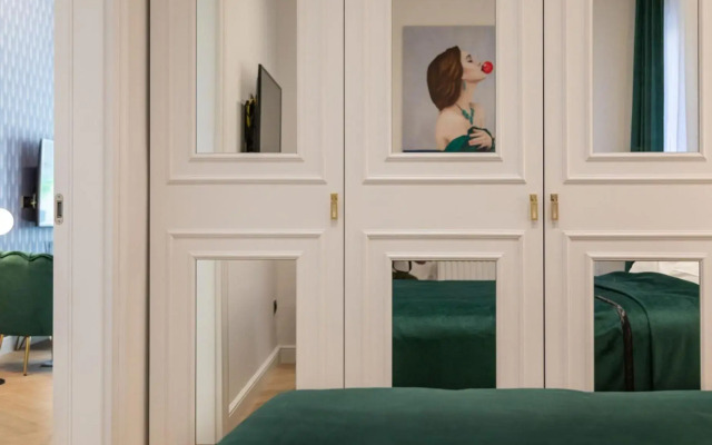 Candy Cavalier, designer decorated, luxurious, main square