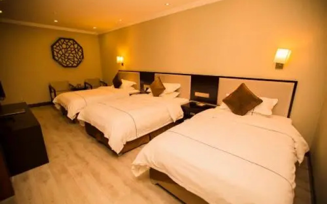 Kuerle Mingyue Crown Bouquet Hotel