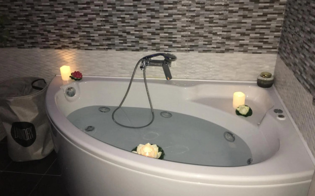 Sonias Central Jacuzzi Apartment