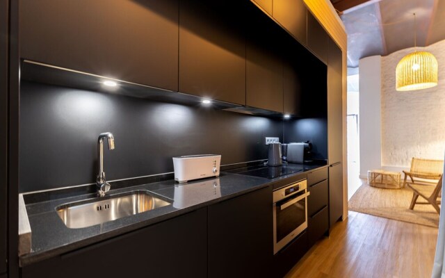 Triana Acacias by Valcambre