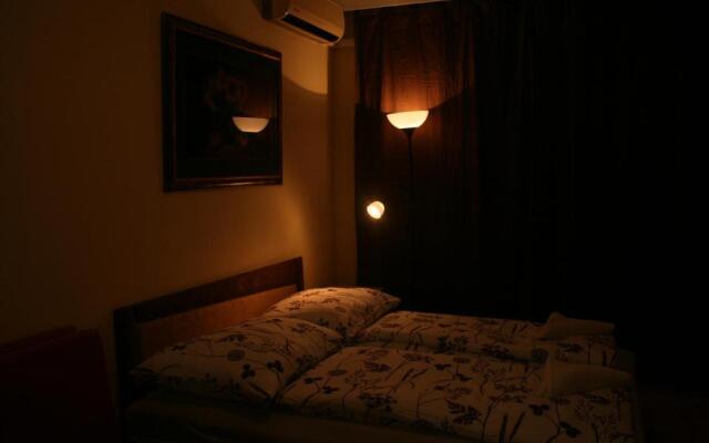 Margaret Bridge Studio Apartment