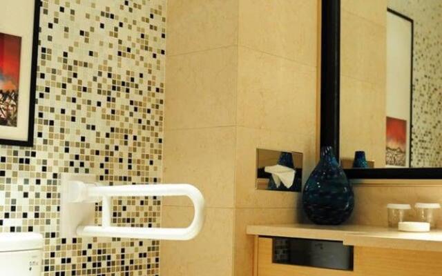 Yantai Celebrity Hotel