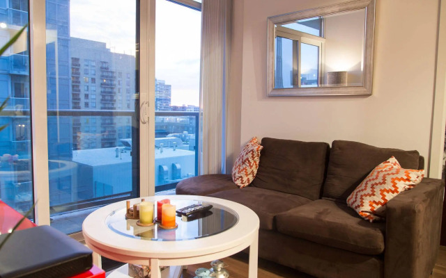 Toronto Queen Suites
