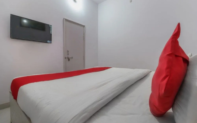 OYO 49701 Abhi Residency White House