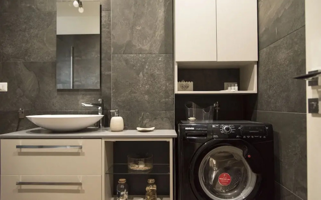 2 Bedrooms Flat with Parking near Metro Stop