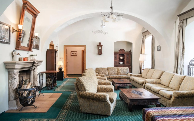 Maximilian Lifestyle Resort