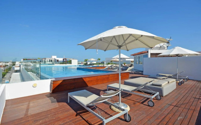 LUXURY APARTMENT STEPS FROM 5TH AV. By YEAH