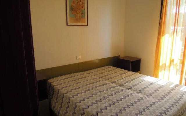 Apartment With Garden In Excellent Location - Beahost