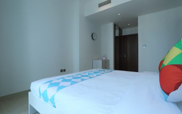 OYO Home 258 1BHK Marina Gate 2