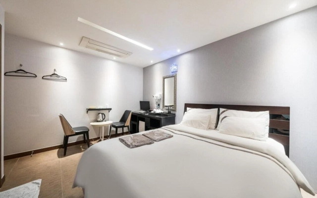 Wolmido W Tourist Hotel