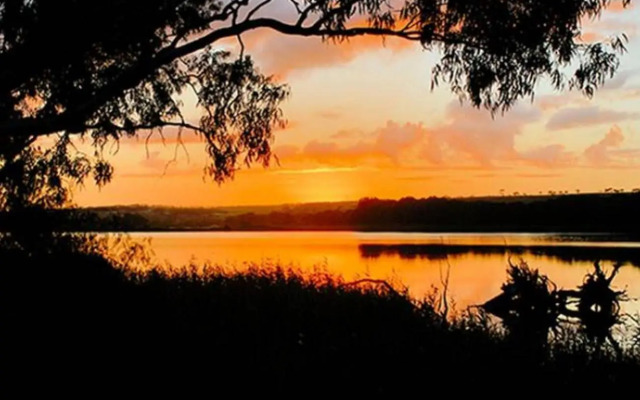 Riverview Rise Retreats