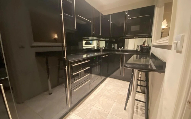 1 Bedroom Duplex Apartment in Pont Street
