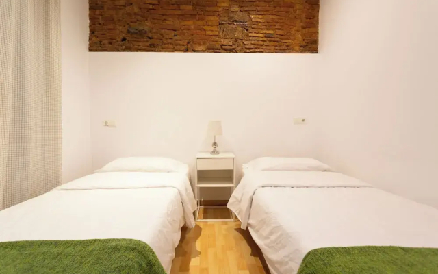 Apartment Near Las Ramblas For Families Or Friends