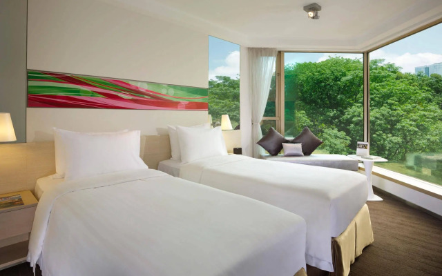 The Royal Pacific Hotel & Towers