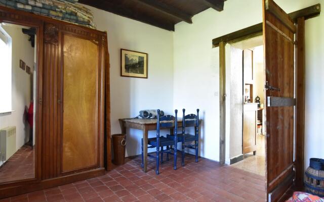 Countryside Holiday Home in Decize near Town Centre