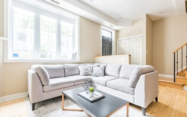 Bright 3BR in Church Yonge Corridor by Sonder