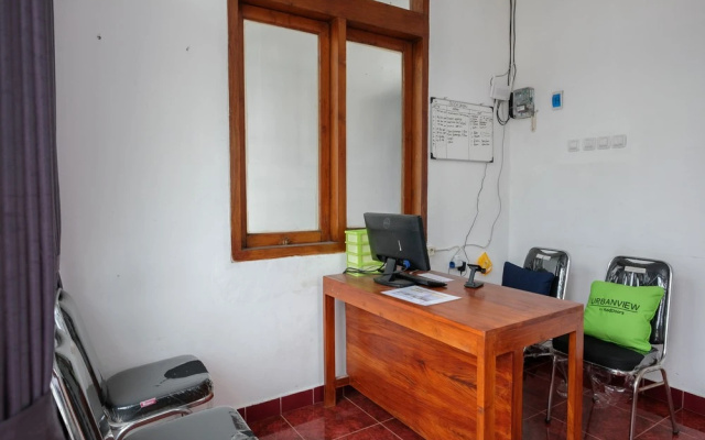 Urbanview Bimo Homestay near Sindu Kusuma Edupark Yogyakarta – Guest Rooms – Sleman