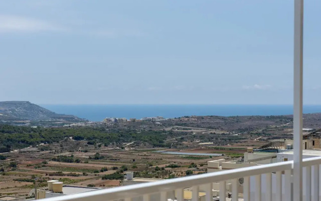 Summer Breeze Penthouse with large Terrace and Hot Tub by Getaways Malta